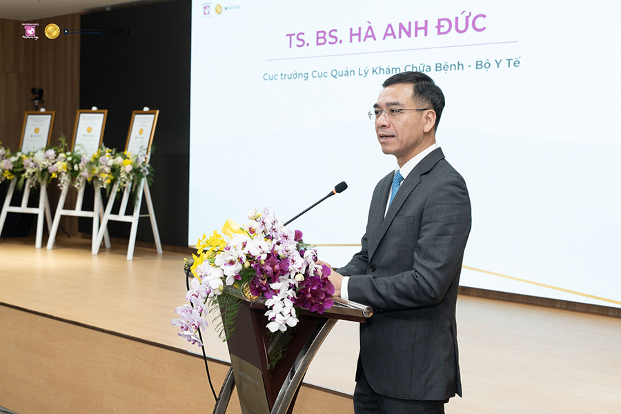 TS. BS. Hà Anh Đức, Cục trưởng Cục quản lý Khám, chữa bệnh - Bộ Y Tế phát biểu tại lễ đón nhận